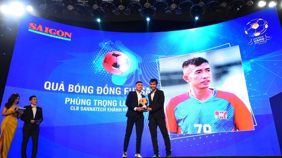 Nguyen Van Quyet (Hanoi FC) wins Men’s Golden Ball Awards 2020 ảnh 10