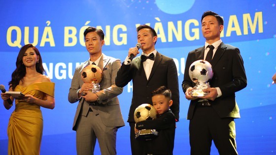Nguyen Van Quyet (Hanoi FC) wins Men’s Golden Ball Awards 2020 ảnh 4