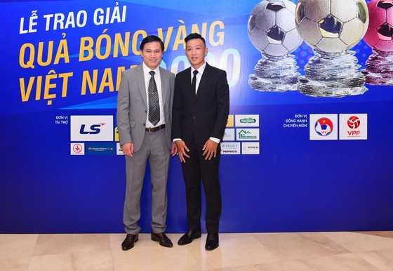 Nguyen Van Quyet (Hanoi FC) wins Men’s Golden Ball Awards 2020 ảnh 2
