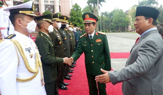 Vietnam, Indonesia continue to strengthen defense cooperation ảnh 2