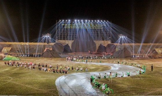 3,000 people wrapped up in preliminary rehearsals of Xoe Thai program ảnh 4