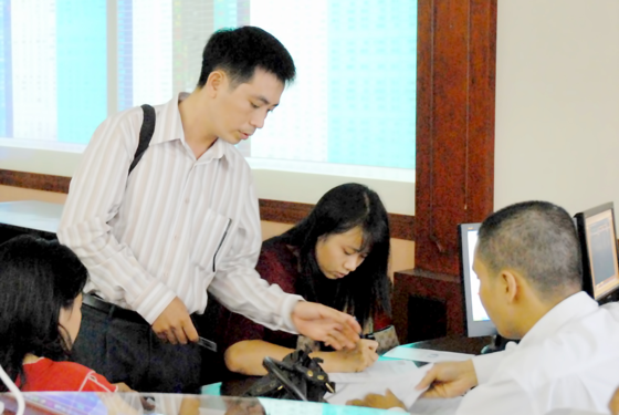 Transactions at SSI company in HCMC  (Photo: SGGP)