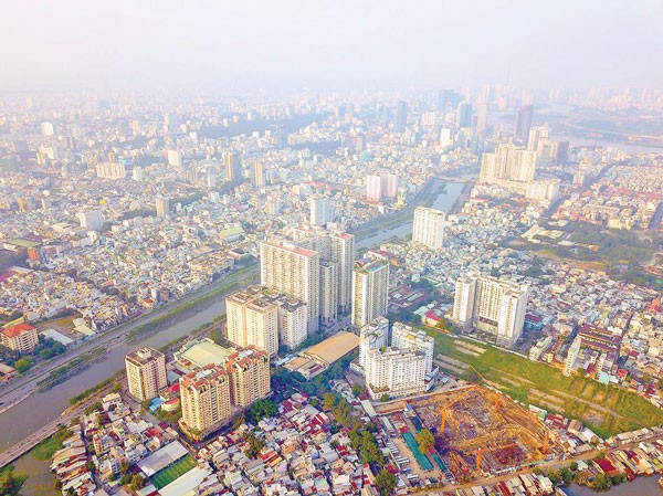 Slow implementation of park development plans has caused a shortage of green cover in HCMC (Photo: SGGP)