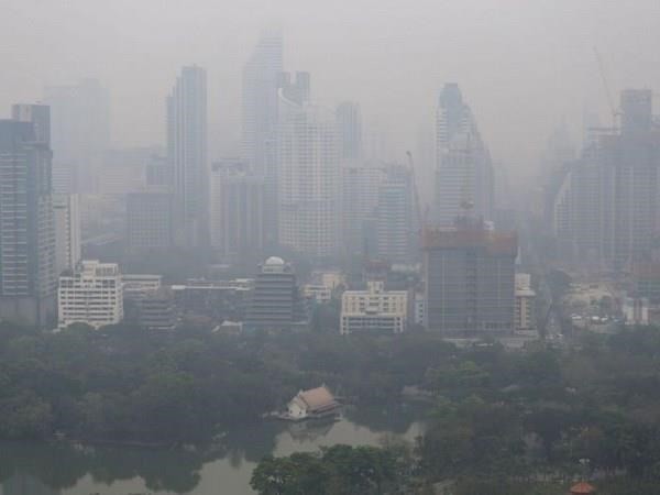 Many provinces in northern Thailand on March 31 reported disastrous levels of smog, which pose a threat to public health. (Source: Reuters)