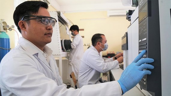 PhD. Nguyen Van My at the Center for Research of Nanostructured Materials and Molecules (Photo: SGGP)