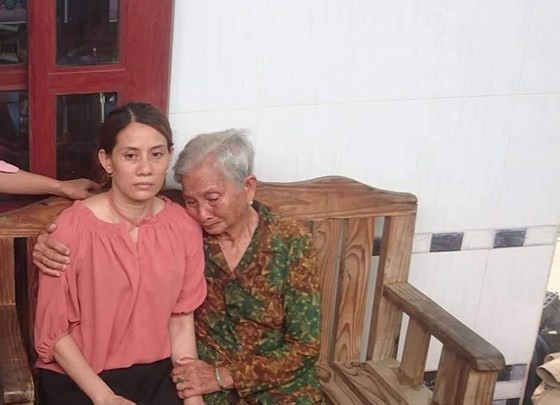 Nguyen Kim Hon reunited with her elderly mother 22 years after being missing