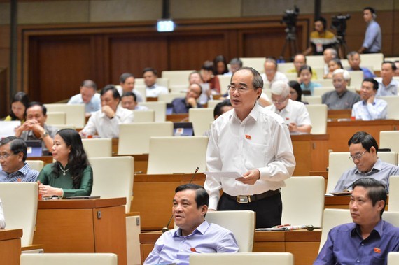 HCMC Party Leader Nguyen Thien Nhan makes a statement at the 9th session of the 14th National Assembly on June 15 (Photo: SGGP)