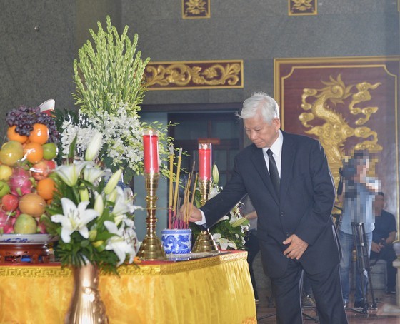 State funeral held in HCMC for former Party leader Tran Quoc Huong ảnh 8 State funeral held in HCMC for former Party leader Tran Quoc Huong ảnh 8