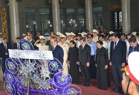 State funeral held in HCMC for former Party leader Tran Quoc Huong ảnh 3 State funeral held in HCMC for former Party leader Tran Quoc Huong ảnh 3