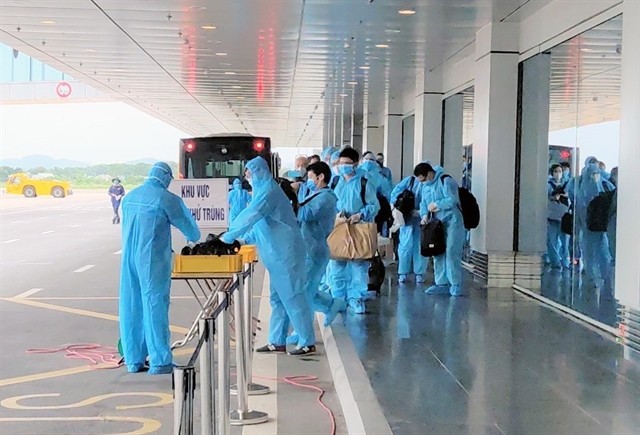 Japanese experts arriving in Vietnam on June 26 at Van Don International Airport in Quang Ninh Province. (VNA/VNS Photo)