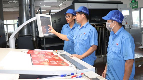 Workers mastering advanced printer technology