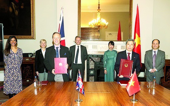 The signing ceremony of the UK-Vietnam Free Trade Agreement (UKVFTA) (Photo: VNA)