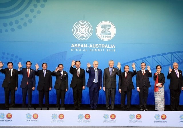 Prime Minister Nguyễn Xuân Phúc (fourth from right) together with leaders of other ASEAN nations and Australian Prime Minister Malcolm Turnbull attend the ASEAN-Australia Special Summit in Sydney. — VNA/VNS Photo Thống Nhất