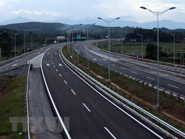 A section of Nội Bài-Lào Cai Expressway. Many shortcomings in State policies affect development of BOT projects, experts say. – VNA/VNS Photo Huy Hùng