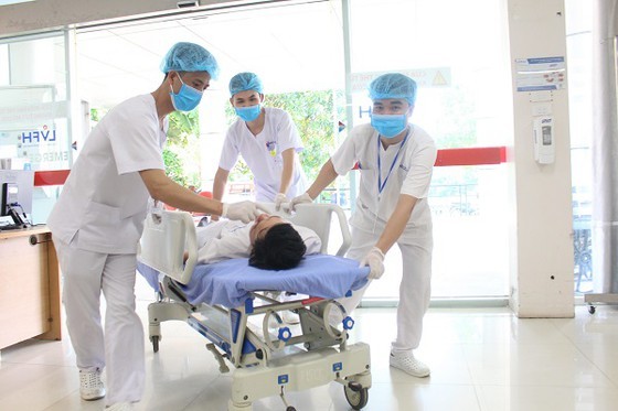 Hospitals, patients struggle with medical supply shortage ảnh 1