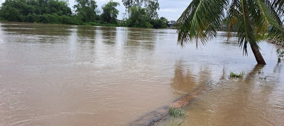 Many places isolated, flooded after Storm Noru's landing ảnh 8 Many places isolated, flooded after Storm Noru's landing ảnh 8