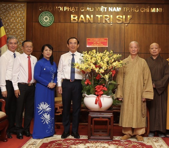 HCMC Party Chief congratulates Supreme Patriarch of VBS's Patronage Council ảnh 1