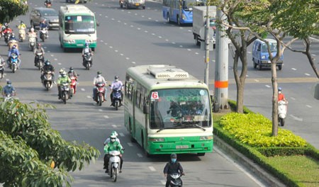 Buses are running on Dien Bien Phu Street – one of the main streets in HCMC. (Photo: SGGP)