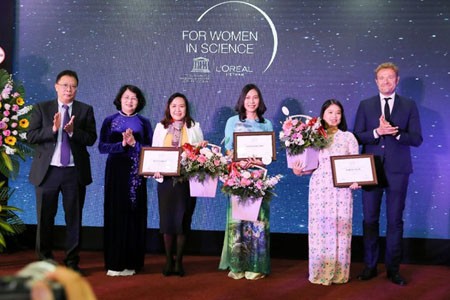 The 3 winners of L’Oreal – UNESCO for Women in Science 2019. (Photo: SGGP)