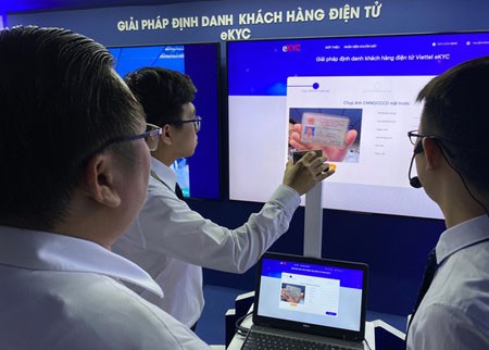 Network carriers transforming into digital technology companies ảnh 1