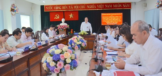 Deputy Secretary of HCMC Party Committee Nguyen Ho Hai is delivering his speech in the working session with District 3’s leaders. (Photo: SGGP)