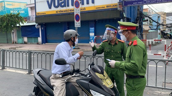 HCMC sees successful first day of military-manned travel restrictions ảnh 7 HCMC sees successful first day of military-manned travel restrictions ảnh 7