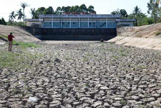 A pumping station in Tien Giang Province is dried up because of severe drought and saltwater intrusion in the dry season of 2019-2020. (Photo: SGGP)
