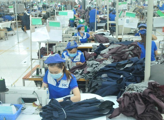 Garment production for export at Nha Be Garment Corporation. (Photo: SGGP)
