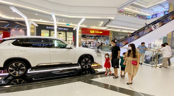 The automotive market offers many promotions to attract customers. (Photo: SGGP)