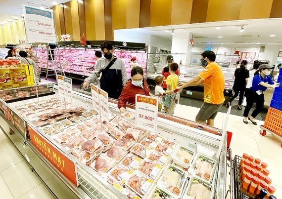Pork market for Tet holidays: plentiful supply, unstable prices ảnh 1