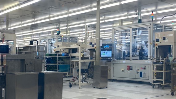 A corner of the cleanroom in Intel Products Vietnam plant in SHTP. (Photo: SGGP)