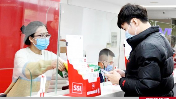 Vietnam’s stock market soars despite Covid-19 outbreak ảnh 1