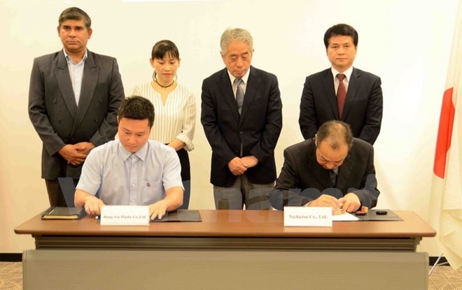 Vietnamese and Japanese enterprises ink cooperation deal. (Photo: VNA)