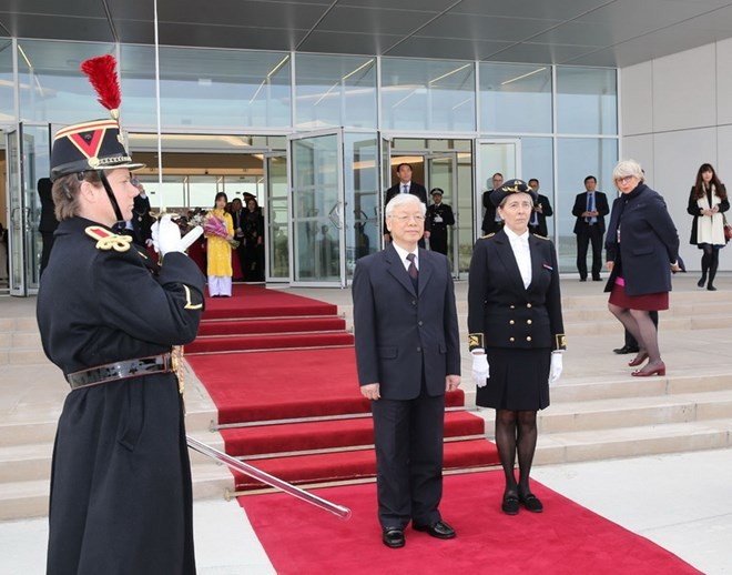 General Secretary of the Communist Party of Vietnam (CPV) Nguyen Phu Trong was welcomed at the Paris Orly Airport (Photo: VNA)