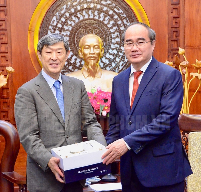 Secretary of the HCM City Party’s Committee Nguyen Thien Nhan (R) and JICA President Shinichi Kitaoka  (Photo: hcmcpv.org.vn)