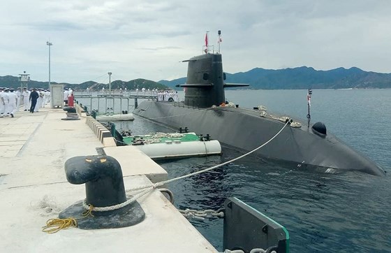 Japanese submarine conducts first drill in Vietnam