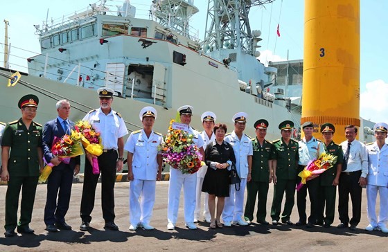Ships of the Royal Canadian Navy docked in Da Nang ảnh 3 Äá»i tà u Hải quân Hoà ng gia Canada thÄm Äà Nẵng ảnh 4