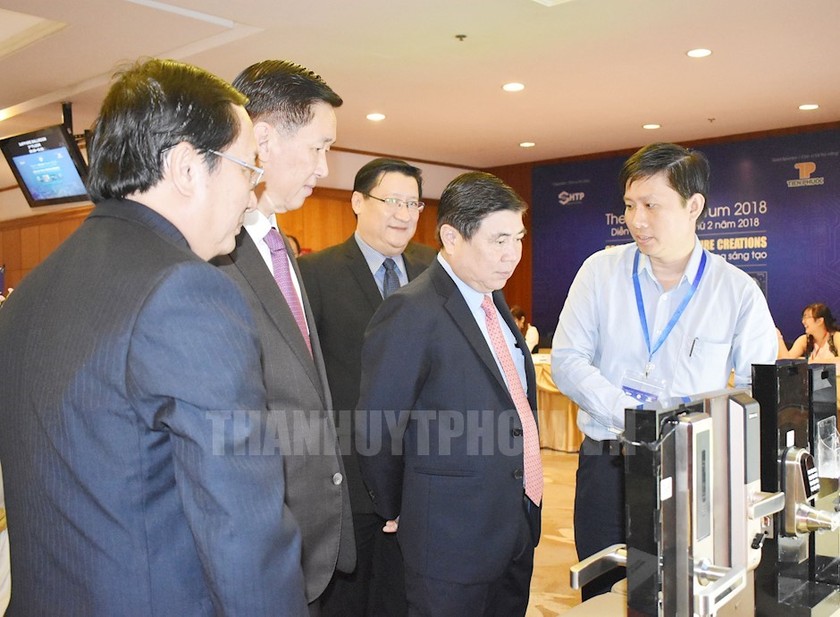 Chairman of the municipal People’s Committee Nguyen Thanh Phong attends the forum. (Photo: hcmcpv)