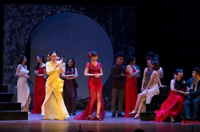 Classical opera, “Die Fledermaus” performed in city