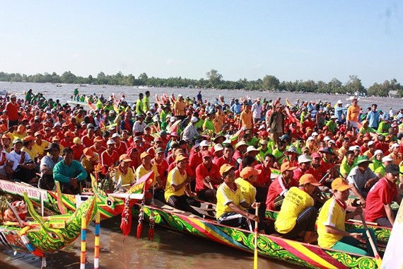 Ngo boat race in the festival