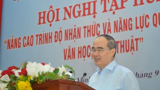 Secretary of HCMC Party Committee Nguyen Thien Nhan speaks in the event. 