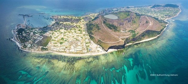 An overview of Ly Son island, off the coast of Quang Ngai province (Photo: VNA)