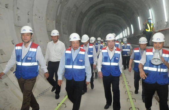 Deputy Prime Minister Pham Binh Minh makes a field trip to the construction site of HCM City's metro line No 1. (Photo: SGGP)