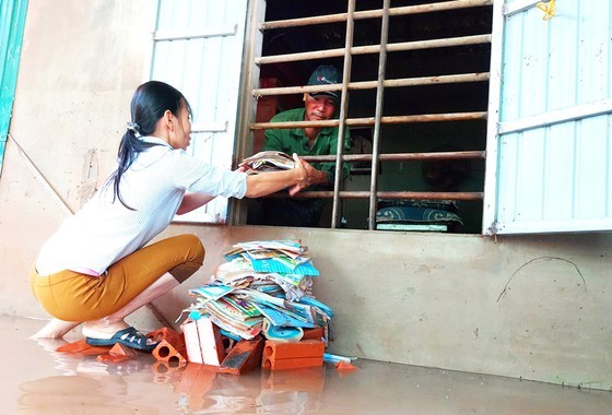 People nationwide extends solidarity with flood victims ảnh 2 People nationwide extends solidarity with flood victims ảnh 2