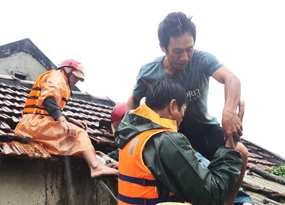 People nationwide extends solidarity with flood victims ảnh 5 People nationwide extends solidarity with flood victims ảnh 5