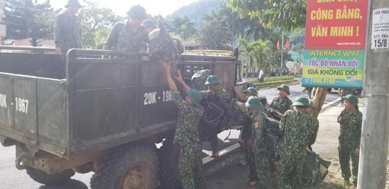 Storm-triggered landslides bury 11 people, isolate 200 workers in Quang Nam ảnh 3 Storm-triggered landslides bury 11 people, isolate 200 workers in Quang Nam ảnh 3