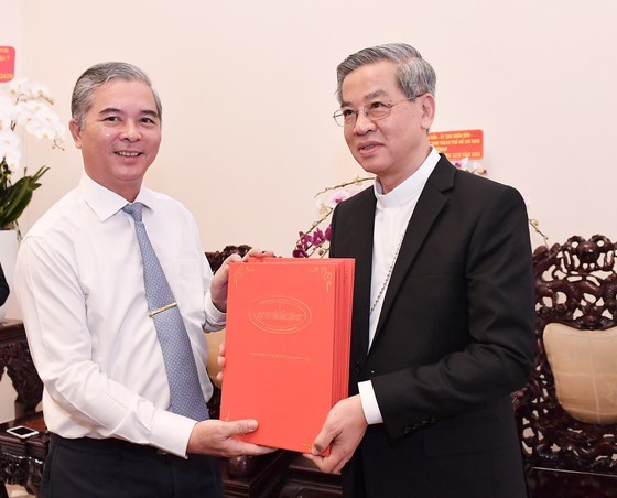 HCMC leaders extend Christmas greetings to Catholics ảnh 2 HCMC leaders extend Christmas greetings to Catholics ảnh 2