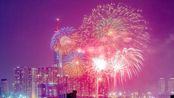 Spectacular firework display in HCMC (Photo: SGGP)