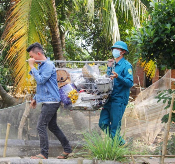 Landslide sweeps six houses into Hau River ảnh 1 Landslide sweeps six houses into Hau River ảnh 1