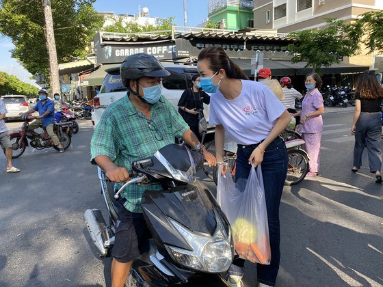 Beauty queens join ' products rescue campaign' to help farmers in affected area ảnh 5 Beauty queens join ' products rescue campaign' to help farmers in affected area ảnh 5